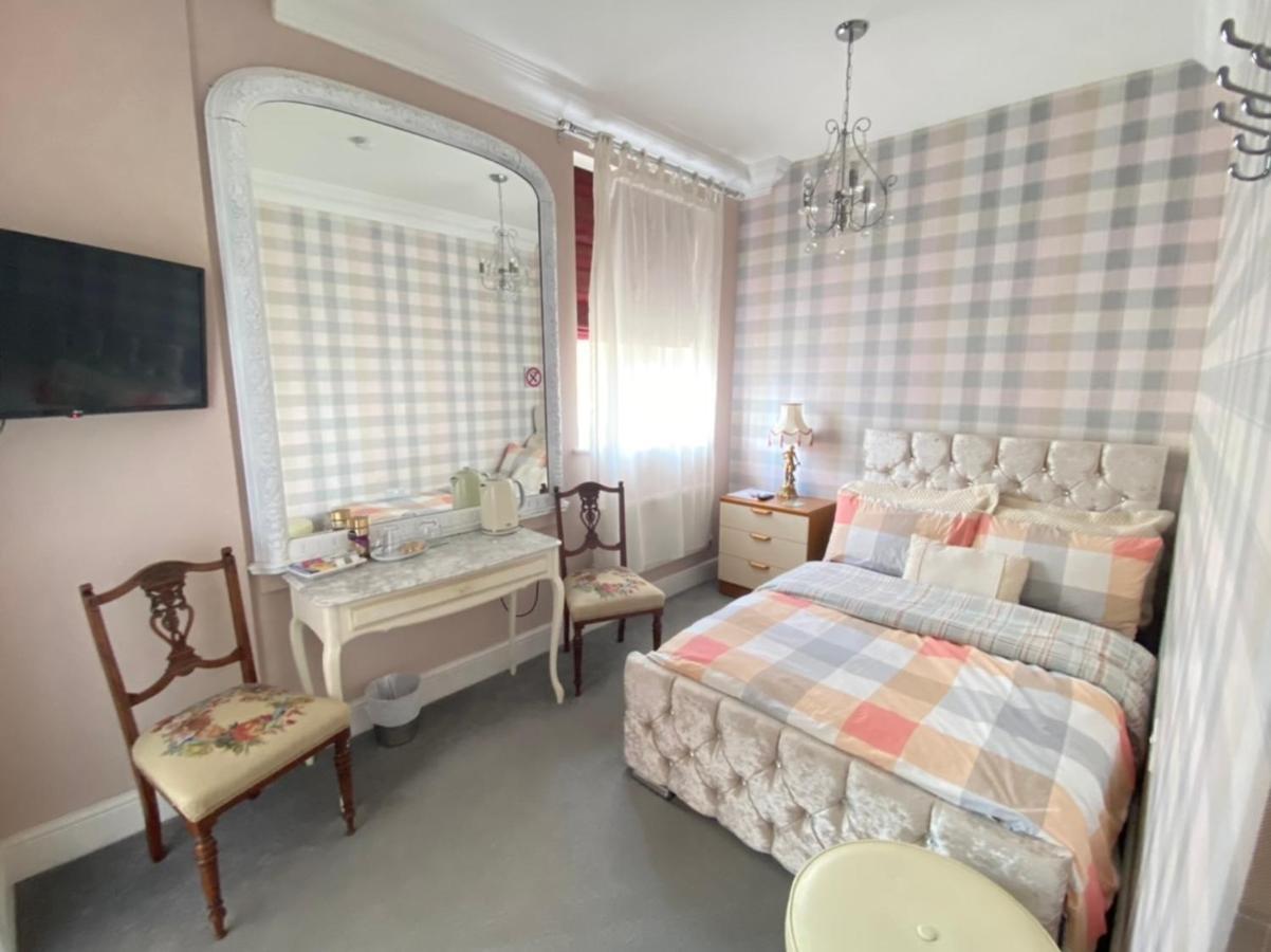 Upton Country Park Guest House Northampton Bagian luar foto