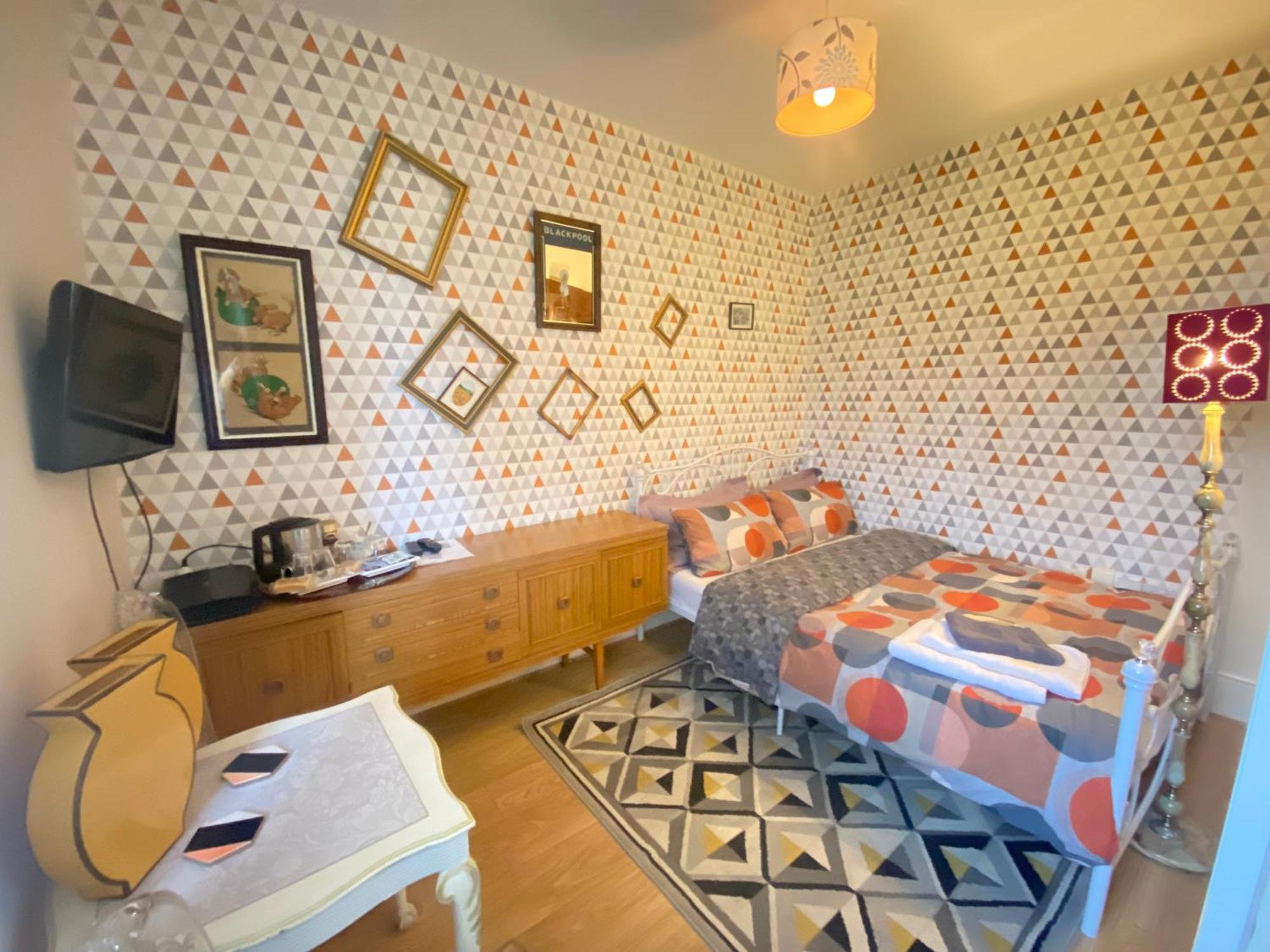 Upton Country Park Guest House Northampton Bagian luar foto