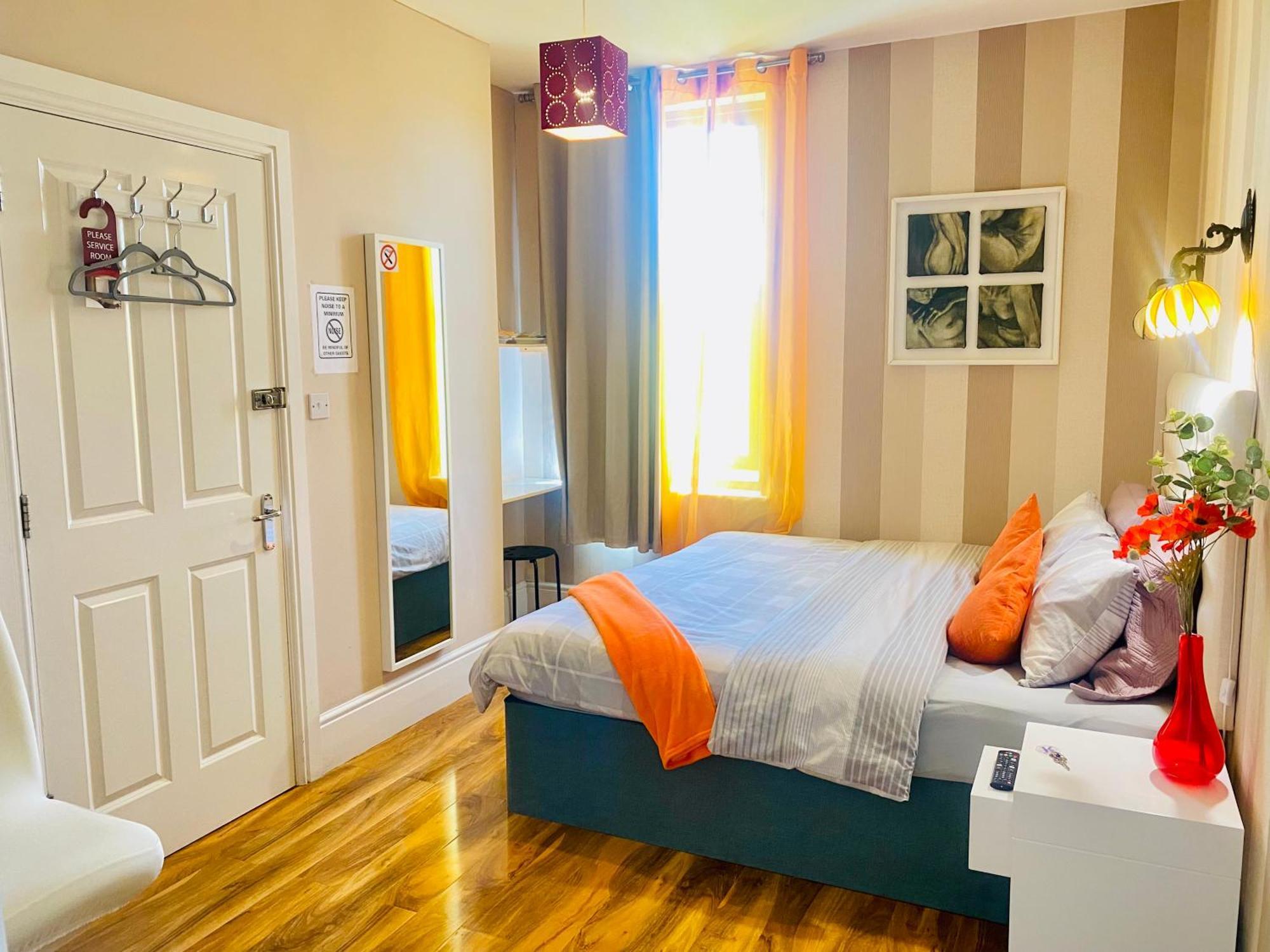Upton Country Park Guest House Northampton Bagian luar foto