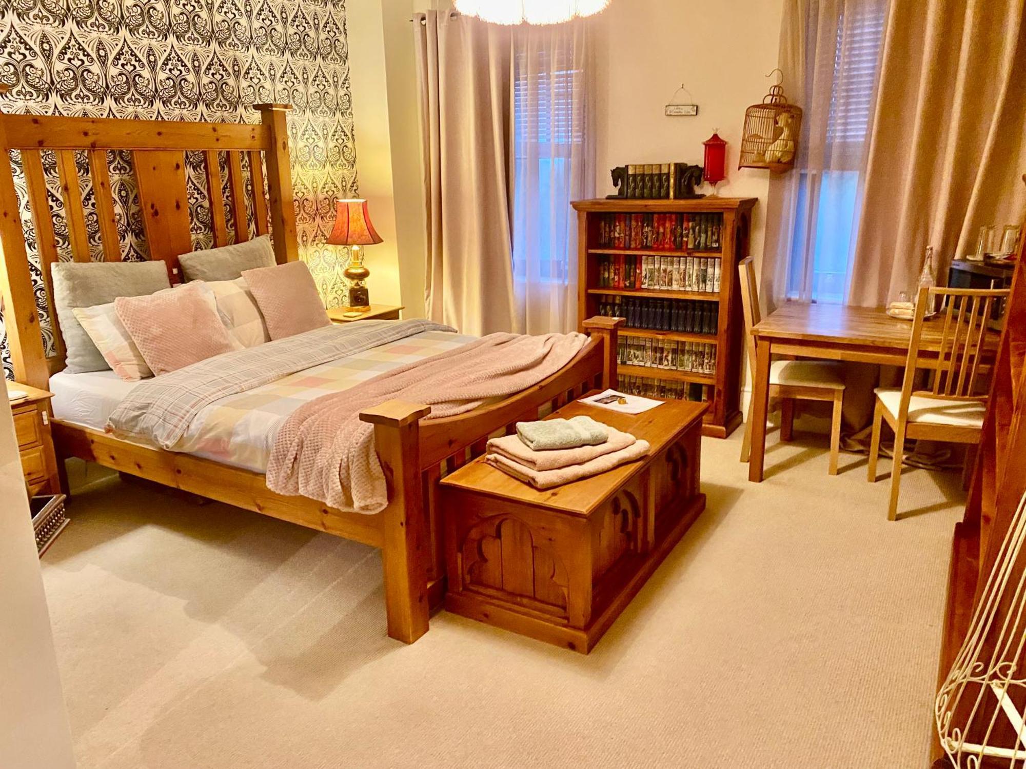Upton Country Park Guest House Northampton Bagian luar foto