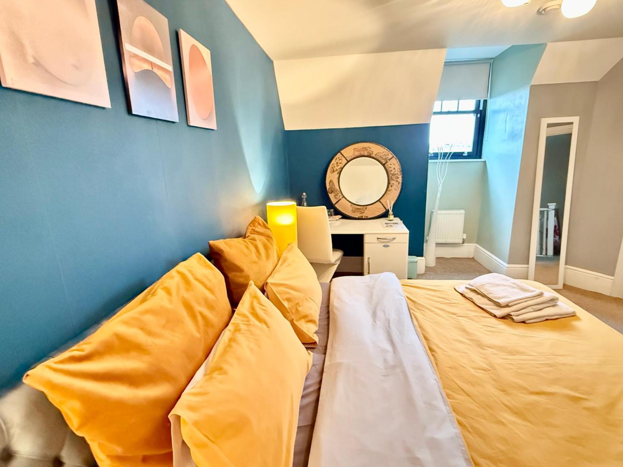 Upton Country Park Guest House Northampton Bagian luar foto