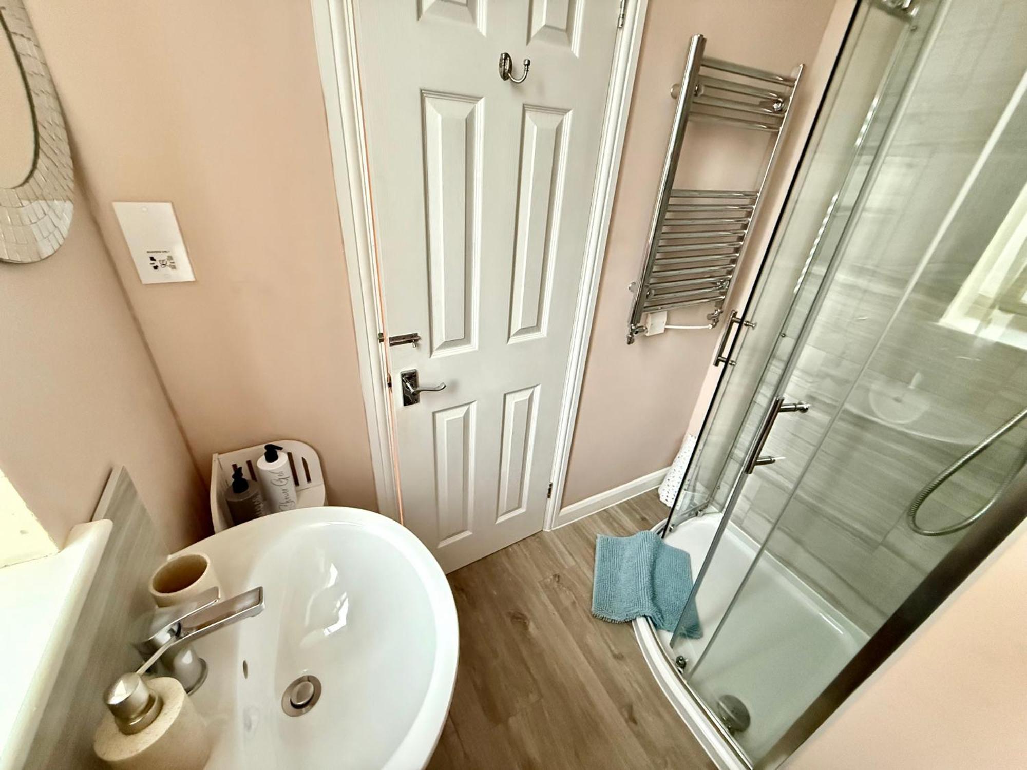 Upton Country Park Guest House Northampton Bagian luar foto