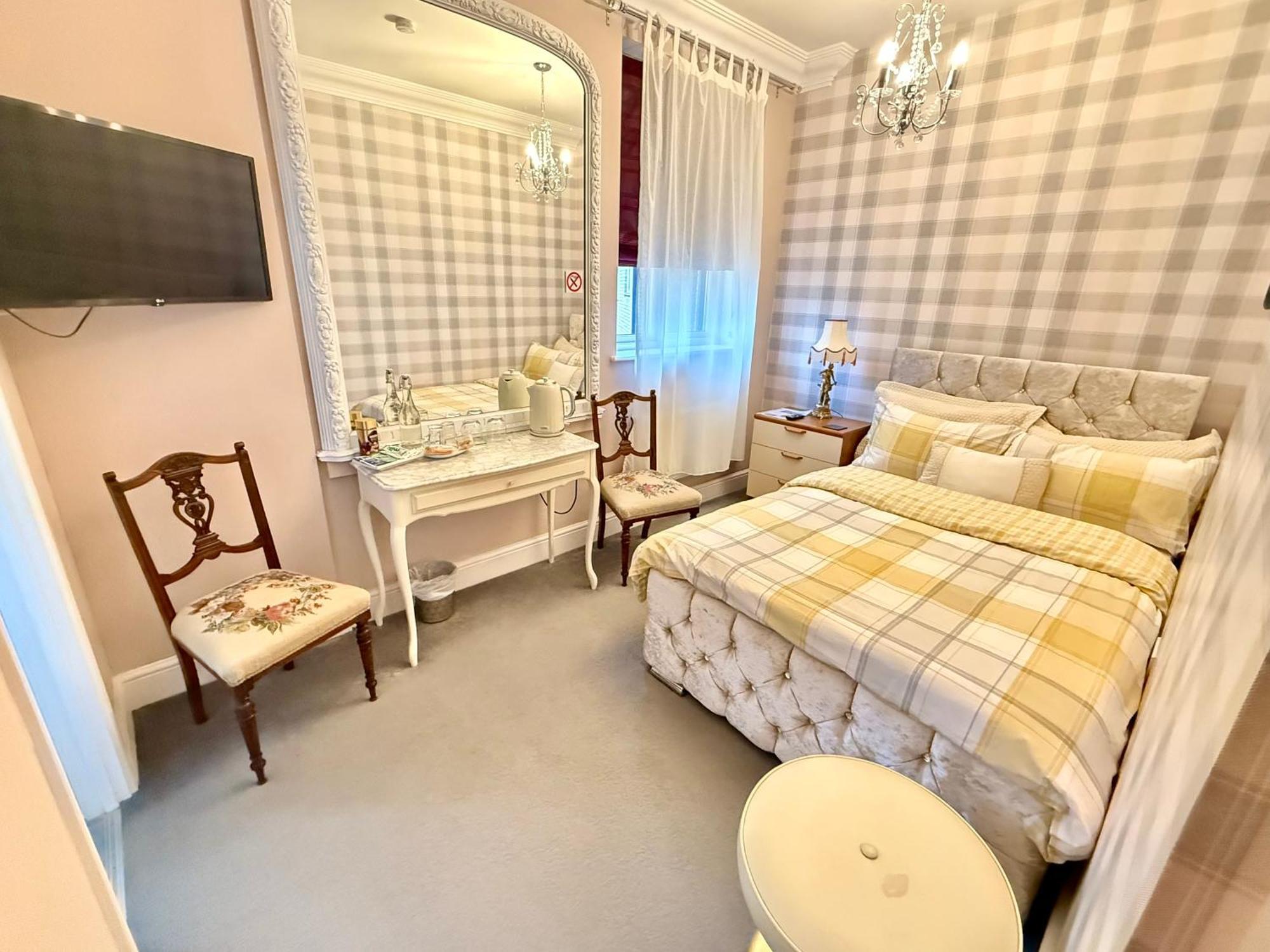 Upton Country Park Guest House Northampton Bagian luar foto