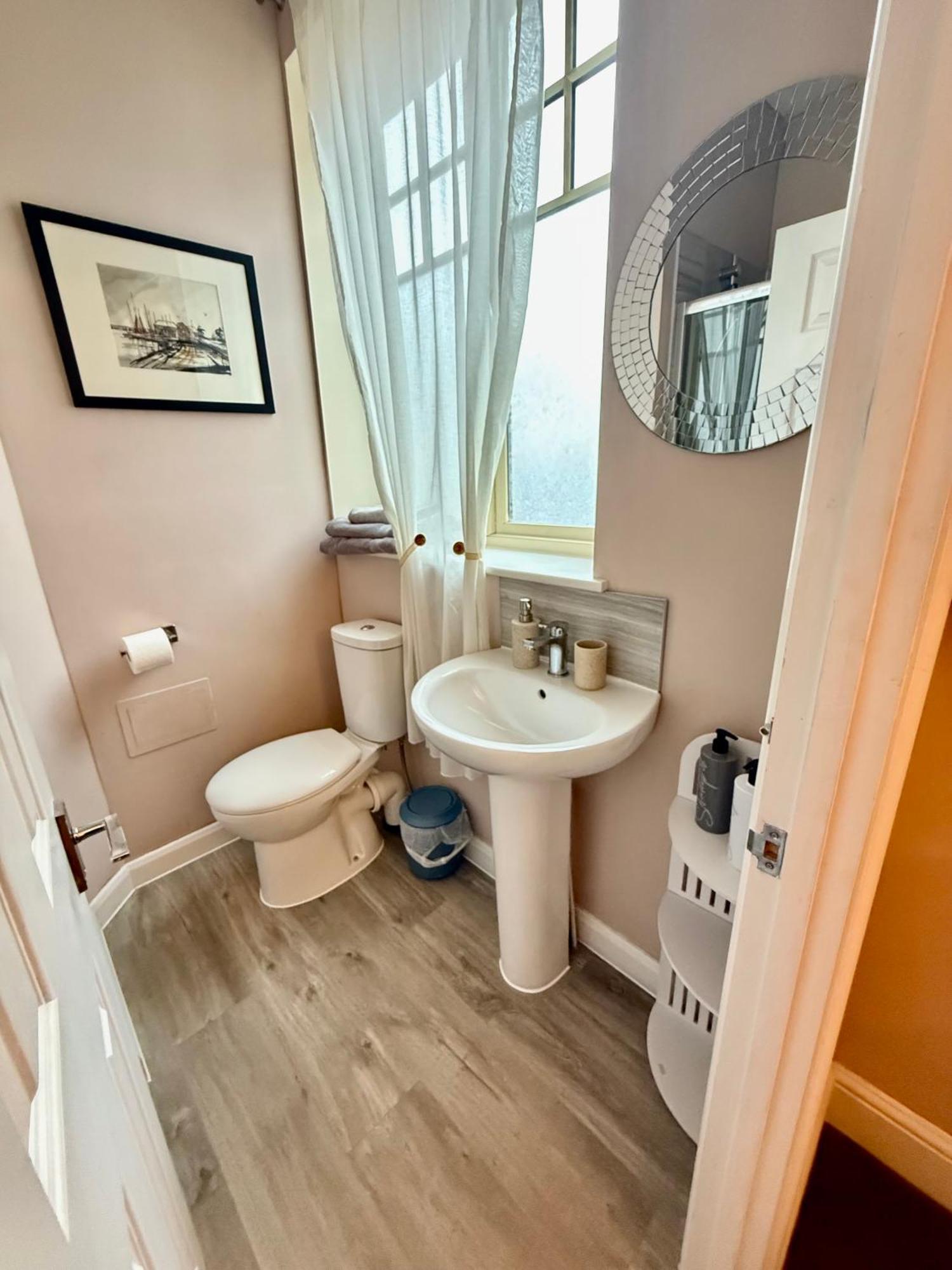 Upton Country Park Guest House Northampton Bagian luar foto