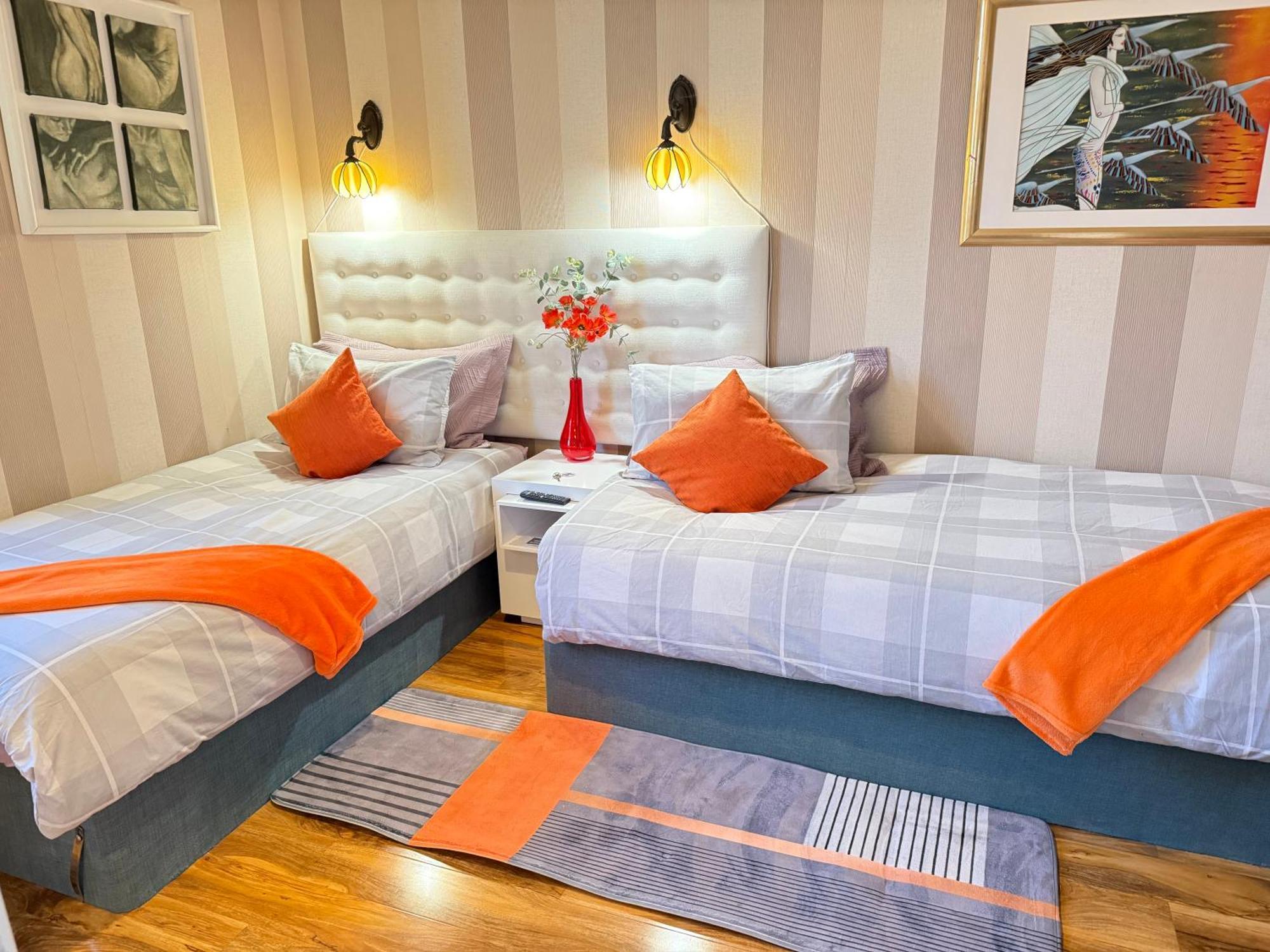 Upton Country Park Guest House Northampton Bagian luar foto