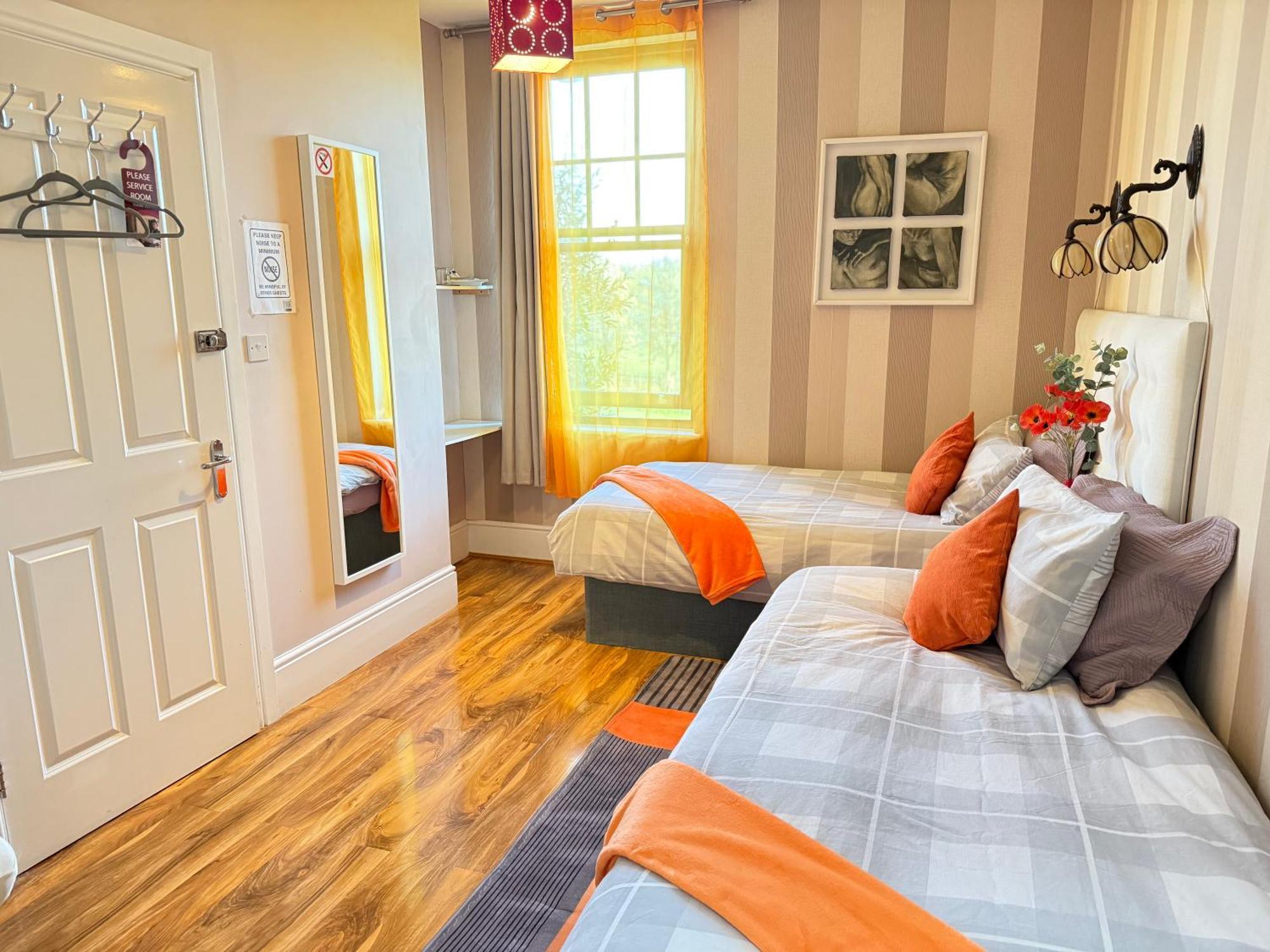 Upton Country Park Guest House Northampton Bagian luar foto