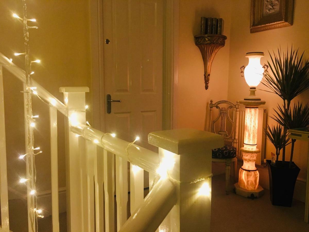 Upton Country Park Guest House Northampton Bagian luar foto
